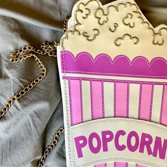 SOLD Crossbody Bag Popcorn shaped - SkinnyDip London - Picture 3 of 10